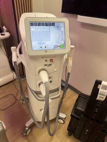 Aesthetic medical laser platform on the service bench